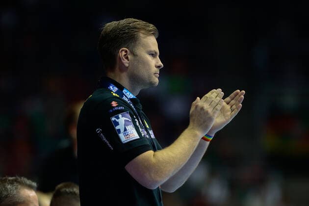 22.09.2019, xtgx, Handball Liqui Moly HBL, SC Magdeburg - Rhein Neckar Loewen emspor, v.l. Kristjan Andresson (Rhein Neckar Loewen, Trainer) gibt Anweisungen, gestikuliert mit den Armen, gesticulate, gives instructions GETEC Arena
