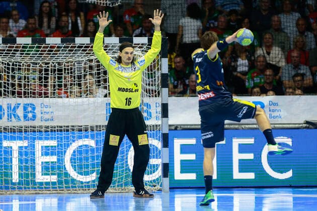 22.09.2019, xtgx, Handball Liqui Moly HBL, SC Magdeburg - Rhein Neckar Loewen emspor, v.l. Jannick Green Krejberg (Magdeburg, 16) gegen Uwe Gensheimer (Rhein Neckar Loewen, 3) wirft Tor, Torschütze, erzielt Tor, Treffer, scores the goal siebenmeter GETEC Arena