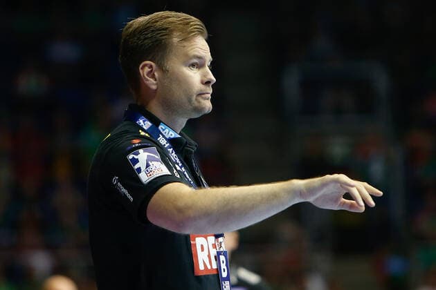 22.09.2019, xtgx, Handball Liqui Moly HBL, SC Magdeburg - Rhein Neckar Loewen emspor, v.l. Kristjan Andresson (Rhein Neckar Loewen, Trainer) gibt Anweisungen, gestikuliert mit den Armen, gesticulate, gives instructions GETEC Arena