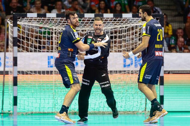 22.09.2019, xtgx, Handball Liqui Moly HBL, SC Magdeburg - Rhein Neckar Loewen emspor, v.l. Gedeon Guardiola (Rhein Neckar Loewen, 30), Andreas Palicka (Rhein Neckar Loewen, 12), Ilija Abutovic (Rhein Neckar Loewen, 20) Jubelt über gehaltenen Ball, abgewehrt, gehalten, Torhüter GETEC Arena