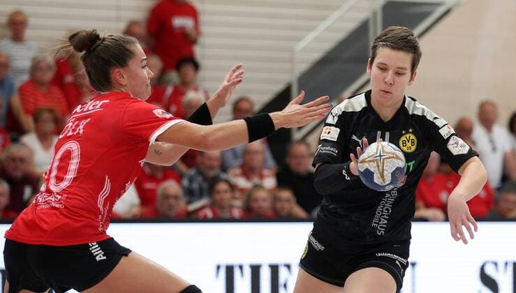 Handball 1. Bundesliga Damen THC - Borussia Dortmund 22.09.2019, Erfurt, Riethsporthalle, Handball 1.Bundesliga Damen, Saison 2019 2020, Thüringer Handballclub, THC - Borussia Dortmund im Bild Emiliy Bölk (THC) gegen Alina Grijseels (Dortmund)