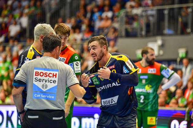 LIQUI MOLY Handball-Bundesliga 2019 2020 22.09.2019 SC Magdeburg - Rhein-Neckar-Löwen GETEC-Arena Magdeburg Jannik Kohlbacher (RNL, 80) beschwert sich über überharten Einsatz, 22.09.2019, Magdeburg (Deutschland), Handball, Bundesliga, Rhein-Neckar Löwen - SC Magdeburg