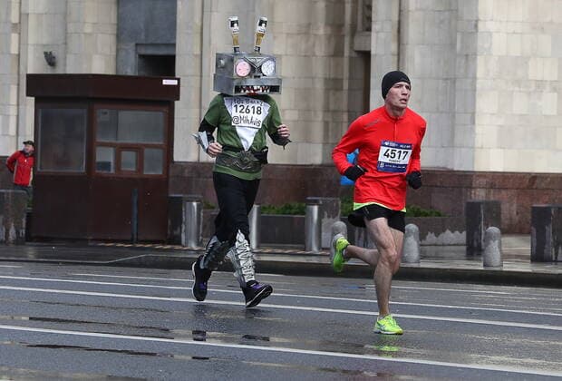 Bilder des Jahres 2019, Sport 09 September Sport Themen der Woche KW38 Sport Bilder des Tages MOSCOW, RUSSIA - SEPTEMBER 22, 2019: People compete in the 7th Absolute Moscow Marathon; the event consists of a 42.2km marathon and a 10km race in central Moscow. Stanislav Krasilnikov TASS  TS0BBF90