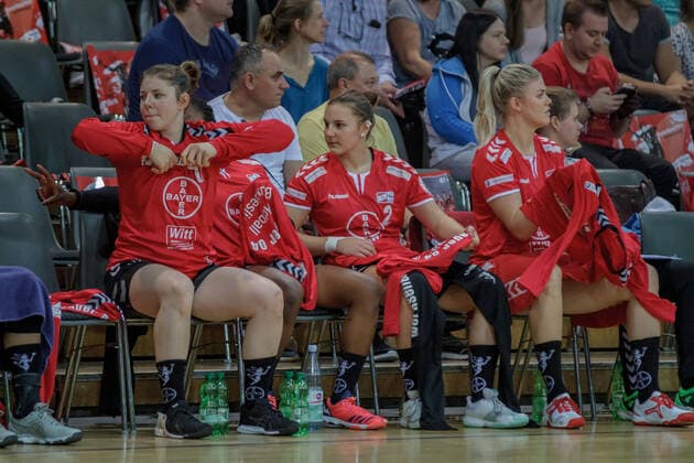 1.HBF, TSV Bayer 04 Leverkusen - SG BBM Bietigheim, Leverkusen, 22.9.2019 Elaine Rode (TSV Bayer 04 Leverkusen), Mareike Thomaier (TSV Bayer 04 Leverkusen) & Pia Adams (TSV Bayer 04 Leverkusen), TSV Bayer 04 Leverkusen - SG BBM Bietigheim am 22.9.2019 in der Ostermann Arena, Leverkusen Copyright: xBEAUTIFULxSPORTS MarcxJungex