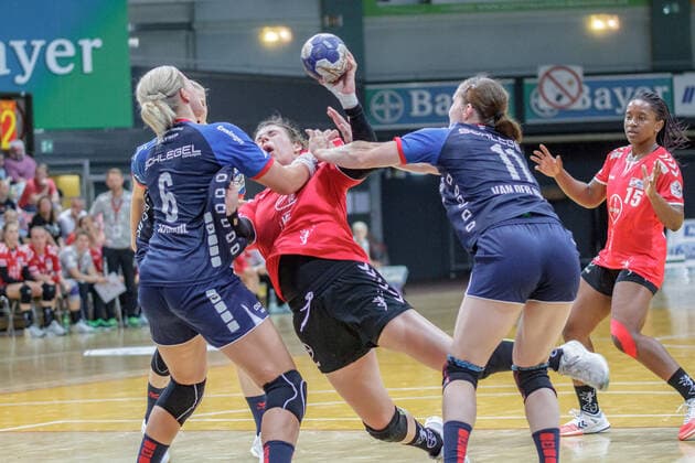 1.HBF, TSV Bayer 04 Leverkusen - SG BBM Bietigheim, Leverkusen, 22.9.2019 Anna Seidel (TSV Bayer 04 Leverkusen), Maren Nyland Aaardahl (SG BBM Bietigheim) & Laura van der Heijden (SG BBM Bietigheim), TSV Bayer 04 Leverkusen - SG BBM Bietigheim am 22.9.2019 in der Ostermann Arena, Leverkusen Copyright: xBEAUTIFULxSPORTS MarcxJungex