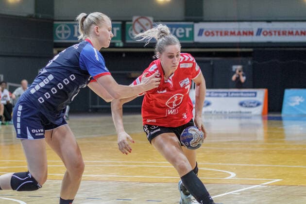 1.HBF, TSV Bayer 04 Leverkusen - SG BBM Bietigheim, Leverkusen, 22.9.2019 Mia Zschocke (TSV Bayer 04 Leverkusen) & Kim Naidzinavicius (SG BBM Bietigheim), TSV Bayer 04 Leverkusen - SG BBM Bietigheim am 22.9.2019 in der Ostermann Arena, Leverkusen Copyright: xBEAUTIFULxSPORTS MarcxJungex