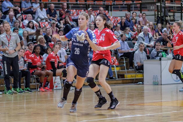 1.HBF, TSV Bayer 04 Leverkusen - SG BBM Bietigheim, Leverkusen, 22.9.2019 Angela Malestein (SG BBM Bietigheim) & Joanna Rode (TSV Bayer 04 Leverkusen), TSV Bayer 04 Leverkusen - SG BBM Bietigheim am 22.9.2019 in der Ostermann Arena, Leverkusen Copyright: xBEAUTIFULxSPORTS MarcxJungex