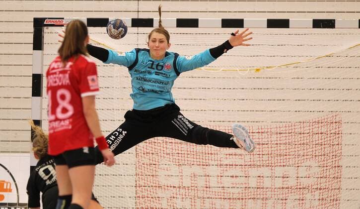 Handball 1. Bundesliga Damen THC - Borussia Dortmund 22.09.2019, Erfurt, Riethsporthalle, Handball 1.Bundesliga Damen, Saison 2019 2020, Thüringer Handballclub, THC - Borussia Dortmund im Bild Torhüterin Ann-Cathrin Giegerich (THC) in Aktion