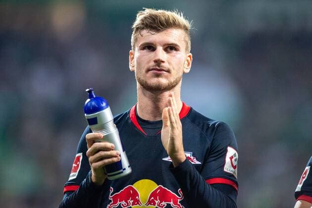 Timo WERNER (L) ist nach dem Spiel zufrieden, Jubel, jubeln, jubelnd, Freude, cheers, celebrate, Schlussjubel, Brustbild, applaudiert, Applaus, applaudieren, klatscht in die Haende (Hände), Beifall, klatschen, Gestik, Geste, Fussball 1. Bundesliga, 5. Spieltag, Werder Bremen (HB) - RB Leipzig (L), am 21.09.2019 in Bremen Deutschland. Â