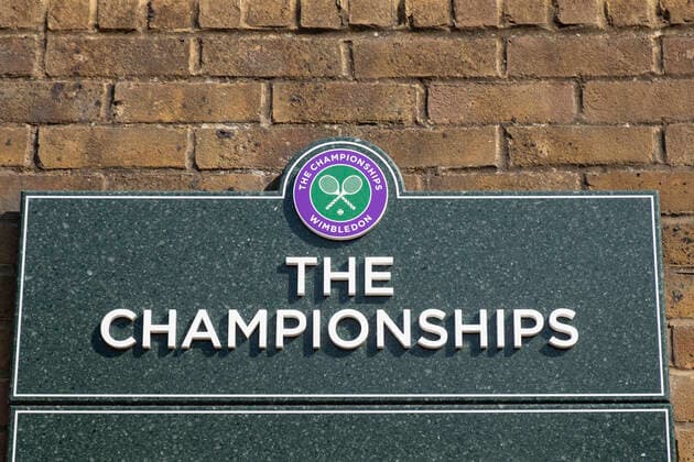 Wimbledon Feature, THE CHAMPIONSHIPS Schild an einer Ziegelmauer, Nahaufnahme,Detail,Symbolfoto,Logo, Copyright: xJuergenxHasenkopfx