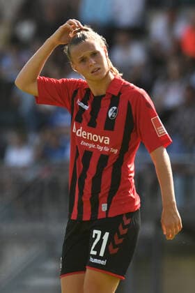 Klara Buehl ( SC Freiburg Frauen ). 22.09.2019, Fussball, Frauen Fussball Bundesliga, MSV Duisburg Frauen vs SC Freiburg Frauen DFL REGULATIONS PROHIBIT ANY USE OF PHOTOGRAPHS AS IMAGE SEQUENCES AND OR QUASI-VIDEO 22.09.2019, Fussball, Frauen Fussball Bundesliga, MSV Duisburg Frauen vs SC Freiburg Frauen Duisburg Copyright: xEIBNER ThomasxThienelx EP_TTL