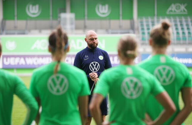 Sport Bilder des Tages VfL vs Mitrovica, CL Frauen, Abschlusstraining Wolfsburg, Deutschland. 24.09.2019, FUßBALL - VfL Wolfsburg vs KFF Mitrovica, Champions League Frauen, 1 16 Finale - Rückspiel, Saison 2019 20. Abschlusstraining VfL Wolfsburg, Cheftrainer Stephan Lerch (VfL Wolfsburg) Wolfsburg
