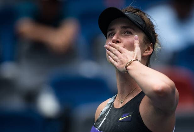 Sport Bilder des Tages (190925) -- WUHAN, Sept. 25, 2019 -- Elina Svitolina of Ukraine greets spectators after the women s singles third round match between Svetlana Kuznetsova of Russia and Elina Svitolina of Ukraine at the 2019 WTA, Tennis Damen Wuhan Open tennis tournament in Wuhan, central China s Hubei Province, Sept. 25, 2019. ) (SP)CHINA-WUHAN-WTA-TENNIS-WUHAN OPEN (CN) XiaoxYijiu 