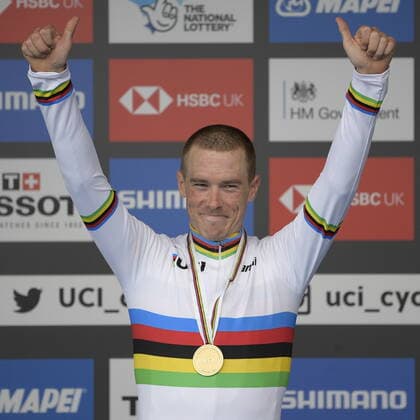 Bilder des Jahres 2019, Sport 09 September Sport Themen der Woche KW39 Sport Bilder des Tages Australian Rohan Dennis of Bahrain-Merida , winner of the gold medal celebrates on the podium of the Men Elite Individual Time Trial at the UCI Road World Championships cycling in Harrogate, North Yorkshire, United Kingdom, Wednesday 25 September 2019. The Worlds are taking place from 21 to 29 September. YORICKxJANSENS  x05671341x