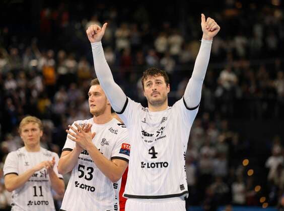 Foto : Siegesjubel bei Nikola Bilyk ( Kiel ) und Domagoj Duvnjak , rechts Handball Herren Champions League am Mi. 25.09.2019 THW Kiel - HC Meshkov Brest 31 - 23