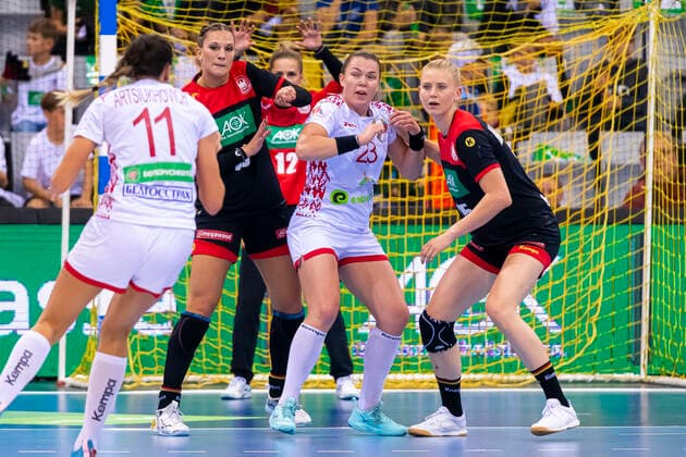 Coburg, Deutschland 25. September 2019: EHF Frauen EM Qualifikation - Deutschland vs. Weißrussland v.li. Liliya Artsiukhovich (Weissrussland), Julia Behnke (Deutschland Rostov Don), Viktoryia Shamanouskaya (Weissrussland), Kim Naidzinavicius (Deutschland Bietigheim) Coburg HUK-Coburg Arena Bayern Deutschland
