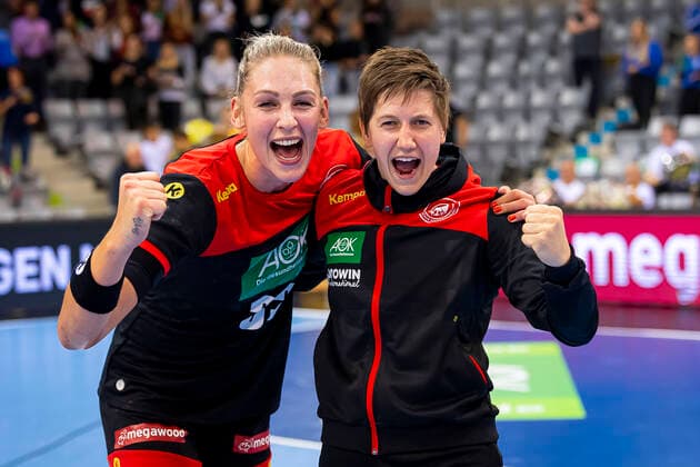 Coburg, Deutschland 25. September 2019: EHF Frauen EM Qualifikation - Deutschland vs. Weißrussland Luisa Schulze (Deutschland Bietigheim), Ina Grossmann (Deutschland Thueringer HC) Schlussjubel Schlußjubel Emotion Freude Coburg HUK-Coburg Arena Bayern Deutschland