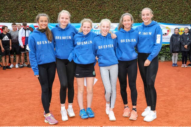 11. Platz Mädchen: Ökumenisches Gymnasium zu Bremen (Bremen), Siegerehrung, Jugend trainiert für Olympia - Herbstfinale 2019, Tennis, Berlin, 25.09.2019,