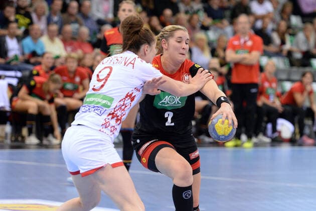 Marlene Zapf (Deutschland, TuS Metzingen) (am Ball) und Nataliya Kotsina (Belarus, Gomel BLR) ,GER, Deutschland - Weisrussland, Belarus Handball, Laenderspiel Frauen, Woman Qualifiers EHF EURO 2020, 25.09.2019, ,GER, Deutschland - Weisrussland Handball, Laenderspiel Frauen, 25.09.2019 Coburg Copyright: xEIBNER RolandxSippelx EP_RSL