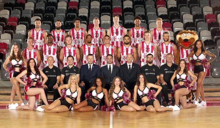Telekom Baskets Bonn 2019 2020 Hier: Teamfoto kompletter Kader