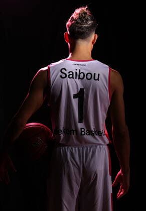 Telekom Baskets Bonn 2019 2020 Hier: Joshiko Saibou , von hinten