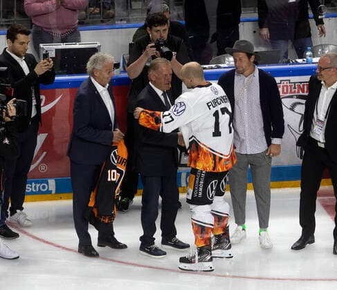 Kölner Haie - Grizzlys Wolfsburg Eishockey DEL Saison 2019 2020 Lanxess Arena Koeln Deutschland Datum: 27.09.2019 1000. Spiel Sebastian Furchner (Haie)