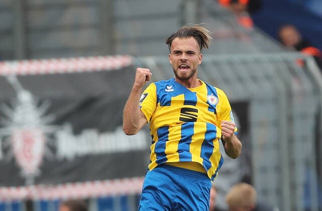 Torjubel 1-0 Orhan Ademi (Eintracht Braunschweig) DFL REGULATIONS PROHIBIT ANY USE OF PHOTOGRAPHS AS IMAGE SEQUENCES AND OR QUASI-VIDEO. *** Goal celebration 1 0 Orhan Ademi Eintracht Braunschweig DFL REGULATIONS PROHIBIT ANY USE OF PHOTOGRAPHS AS IMAGE SEQUENCES AND OR QUASI VIDEO