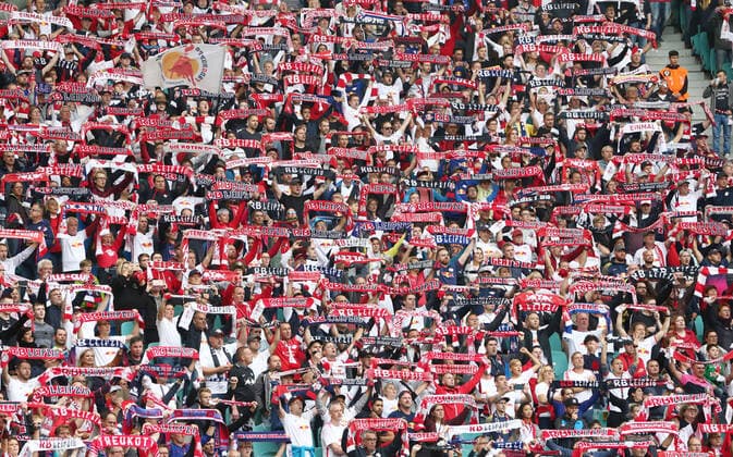 RB Leipzig - Schalke Fussball Bundesliga Leipzig, 28.09.2019, Red Bull Arena, Fussball, 1.Bundesliga, 6.Spieltag , RB Leipzig vs. Schalke 04 , Im Bild; Fans von RB Leipzig. , Gemäß den Vorgaben der DFL Deutsche Fußball Liga ist es untersagt, in dem Stadion und oder vom Spiel angefertigte Fotoaufnahmen in Form von Sequenzbildern und oder videoähnlichen Fotostrecken zu verwerten bzw. verwerten zu lassen. , *** RB Leipzig Schalke Fussball Bundesliga Leipzig, 28 09 2019, Red Bull Arena, Fussball, 1 Bundesliga, 6 Spieltag , RB Leipzig vs. Schalke 04 , Im Bild Fans of RB Leipzig , According to the DFL Deutsche Fußball Liga it is forbidden to use or have used photos taken in the stadium and or from the match in the form of sequence pictures and or video-like photo galleries,