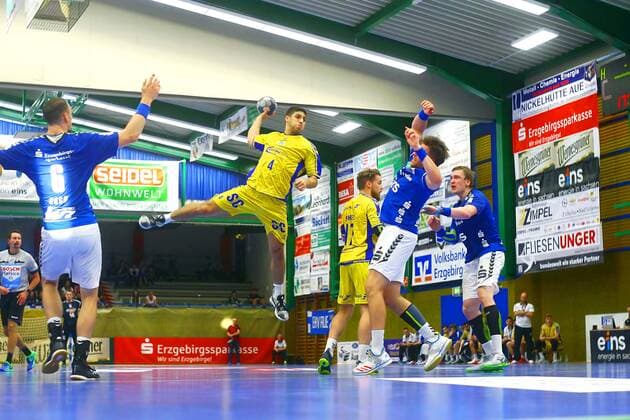 Torwurf von Yonatan Dayan (Gummersbach) Handball 2.Liga 2019 20 EHV Aue - VfL Gummersbach am 28.9.2019 EHV Aue - VfL Gummersbach