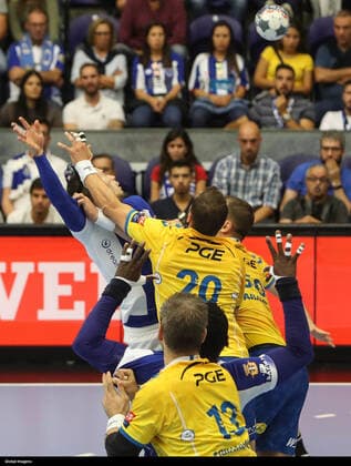 EHF Champions League: Porto vs Kielce, Porto, 09 28 2019 - Futebol Clube do Porto received this afternoon the PGE Vive Klece at Dragão Arena, in a match counting for the matchday 3 of the EHL Champions League 2019 20 group stage. Rui Silva and Ruben Ribeiro (Ivan Del Val Global Images Sipa USA) NO ARCHIVING, EDITORIAL USE ONLY, NO USE IN BOOKS WITHOUT CONSENT NA Portugal  Copyright: xGlobalxMediaxGroupx 20190929001422908187