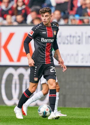 Kai HAVERTZ, LEV 29 drives, controls the ball, action, full-size, Single action, einzelaktion, with ball, full body, whole figure, cutout, single shots, ball treatment, pick-up, header, cut out, Freisteller Ganzkoerperaufnahme, FC AUGSBURG - BAYER 04 LEVERKUSEN 0-3 - DFL REGULATIONS PROHIBIT ANY USE OF PHOTOGRAPHS as IMAGE SEQUENCES and or QUASI-VIDEO - 1.German Soccer League , Augsburg, September 28, 2019 Season 2019 2020, matchday 06, FCA, Werkself,