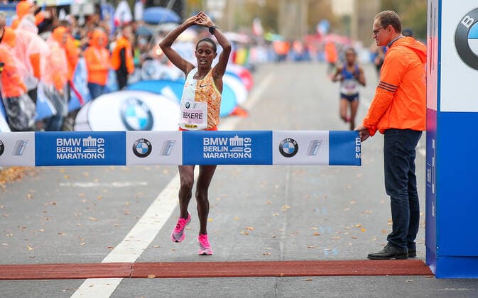 Ashete Bekere (ETH) gewinnt BMW Berlin Marathon 2019 auf Straße des 17. Juni in Berlin am 29.09.19 BMW Berlin Marathon 2019