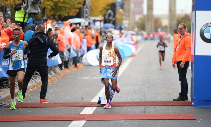 Ashete Bekere (ETH) gewinnt BMW Berlin Marathon 2019 auf Straße des 17. Juni in Berlin am 29.09.19 BMW Berlin Marathon 2019