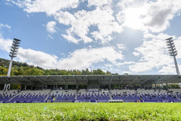Fußball, Stadiongeschichte FC Erzgebirge Aue Erzgebirgsstadion rund 90 Minuten vor Anpfiff; FC Erzgebirge Aue - SG Dynamo Dresden; Fußball; 2. Liga; Saison 2019 2020; 08. Spieltag; Erzgebirgsstadion; Aue; 29. September 2019;