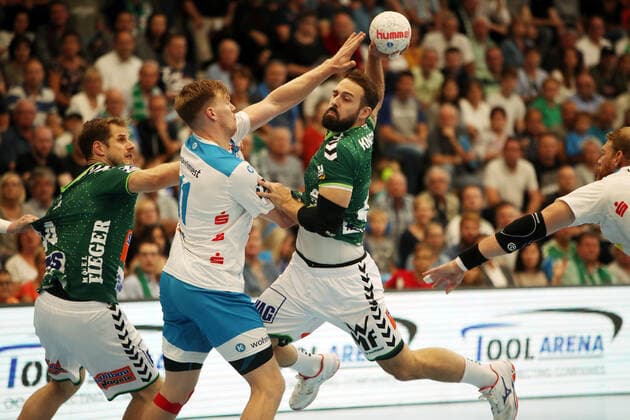 Frisch Auf Göppingen - TVB 1898 Stuttgart Deutschland, Göppingen, 29.09.2019, Handball, Liqui Moly HBL Bundesliga, Saison 2019 2020, Frisch Auf Göppingen - TVB 1898 Stuttgart: v.l. Adam Lönn (TVB 1898 Stuttgart), Tim Kneule (Frisch Auf Göppingen).