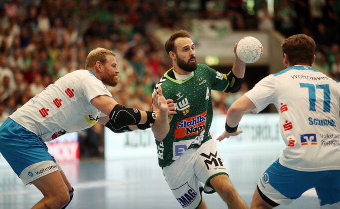 Frisch Auf Göppingen - TVB 1898 Stuttgart Deutschland, Göppingen, 29.09.2019, Handball, Liqui Moly HBL Bundesliga, Saison 2019 2020, Frisch Auf Göppingen - TVB 1898 Stuttgart: v.l. Manuel Späth (TVB 1898 Stuttgart), Tim Kneule (Frisch Auf Göppingen).