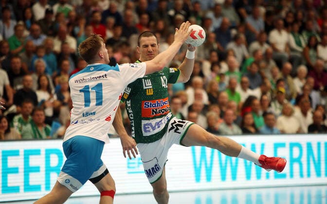 Frisch Auf Göppingen - TVB 1898 Stuttgart Deutschland, Göppingen, 29.09.2019, Handball, Liqui Moly HBL Bundesliga, Saison 2019 2020, Frisch Auf Göppingen - TVB 1898 Stuttgart: v.l. Adam Lönn (TVB 1898 Stuttgart), Nemanja Zelenovic (Frisch Auf Göppingen).