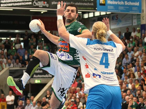 29.09.2019, Deutschland, Göppingen, Handball 1. Bundesliga Saison 2019 2020 FRISCH AUF! Göppingen vs. TVB 1898 Stuttgart: v.l. Ivan Sliskovic (FAG), Elvar Asgeiersson (TVB)