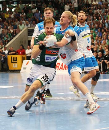 29.09.2019, Deutschland, Göppingen, Handball 1. Bundesliga Saison 2019 2020 FRISCH AUF! Göppingen vs. TVB 1898 Stuttgart: v.l. Kresimir Kozina (FAG), Elvar Asgeiersson (TVB)