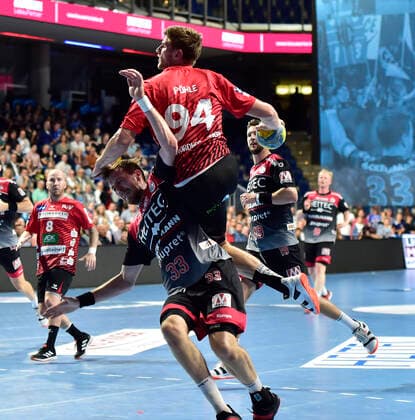 29.09.2019 - Handball - 1. Bundesliga DKB HBL - Saison 2019 2020 - 07. Spieltag: HC Erlangen Metropolregion Nürnberg HCE - HSG Nordhorn-Lingen - OGo - Nikolai Link (33, HC Erlangen HCE ) Georg Pöhle (94, HSG Nordhorn Lingen)