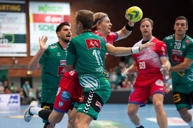 Minden, Deutschland 29.09.2019: 1. Handball-Bundesliga - 2019 2020 - GWD Minden vs. TBV Lemgo Lippe (M-R) Mats Korte (Minden), Andreas Cederholm (Lemgo) Minden Nordrhein-Westfalen Deutschland Kampa-Halle