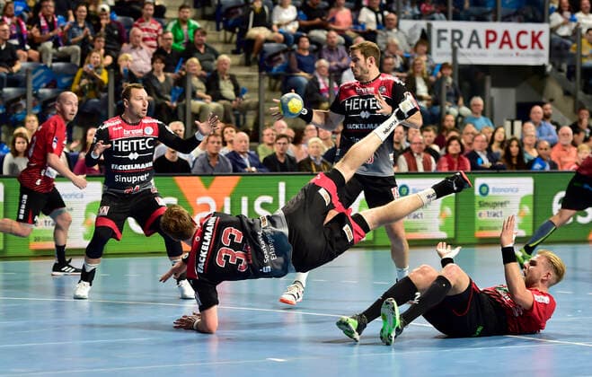 29.09.2019 - Handball - 1. Bundesliga DKB HBL - Saison 2019 2020 - 07. Spieltag: HC Erlangen Metropolregion Nürnberg HCE - HSG Nordhorn-Lingen - OGo - Martin Murawski (24, HC Erlangen HCE ) Michael Haaß Haass (13, HC Erlangen HCE ) Nikolai Link (33, HC Erlangen HCE ) Patrick Miedema (10, HSG Nordhorn Lingen)