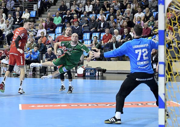 29.09.2019, xlakx, Handball Bundesliga, Fuechse Berlin - Eulen Ludwigshafen emspor, v.l.am Ball Paul Drux(Fuechse Berlin 95),Stefan Hanemann (Die Eulen Ludwigshafen 72) Berlin