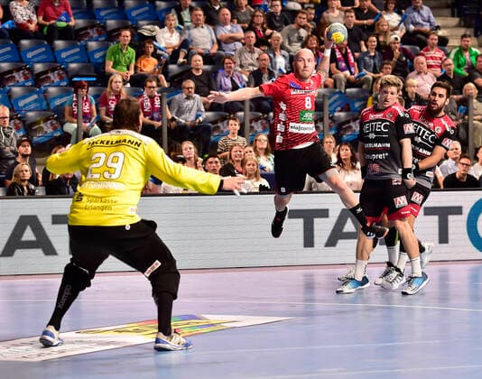 29.09.2019 - Handball - 1. Bundesliga DKB HBL - Saison 2019 2020 - 07. Spieltag: HC Erlangen Metropolregion Nürnberg HCE - HSG Nordhorn-Lingen - OGo - Nikolas Katsigiannis (29, HC Erlangen HCE ) Robert Weber (8, HSG Nordhorn Lingen)