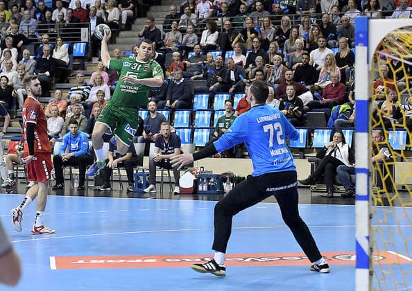 29.09.2019, xlakx, Handball Bundesliga, Fuechse Berlin - Eulen Ludwigshafen emspor, v.l.zum Sprungwurf Tim Matthes(Fuechse Berlin 31),Stefan Hanemann (Die Eulen Ludwigshafen 72) Berlin