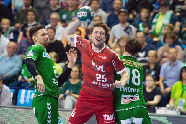 v.l. Dominik Mappes - Eulen, Hans Lindberg 18 - Fuechse, Fuechse Berlin vs Eulen Ludwigshafen, 29.09.19, GER, Berlin, 29.09.19, HBL, Fuechse Berlin vs Eulen Ludwigshafen Berlin Copyright: xEIBNER UwexKochx EP_ukh