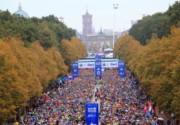 Bilder des Jahres 2019, Sport 09 September Sport Themen der Woche KW39 GER, Berlin Marathon 29.09.2019, Berlin, Berlin, GER, Berlin Marathon, im Bild Siegessaeule, Laeufer, *** GER, Berlin Marathon 29 09 2019, Berlin, Berlin, GER, Berlin Marathon, in the picture Siegessaeule, Runner, nordphotox xEngler nph00076