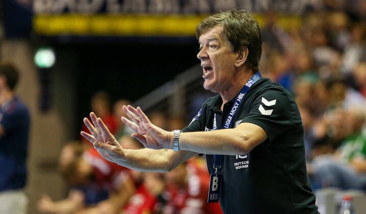 29.09.2019, Handball, 1.Bundesliga, 7.Spieltag, Füchse Berlin - Die Eulen Ludwigshafen, Max-Schmeling-Halle. Berlins Trainer Velimir Petkovic steht gestikulierend am Spielfeldrand. Handball - 1.Bundesliga - Füchse Berlin - Die Eulen Ludwigshafen