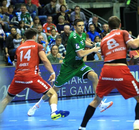 GER, DHB, 1.HBL, FUECHSE BERLIN VS. Eulen Ludwigshafen 29.09.2019, Max Schmeling Halle, Berlin, GER, DHB, 1.HBL, FUECHSE BERLIN VS. Eulen Ludwigshafen, DHB regulations prohibit any use of photographs as image sequences and or quasi-video im Bild Marco Kopljar (Fuechse Berlin 35), Maximilian Haider (Ludwigshafen 14) Foto Juergen Engler