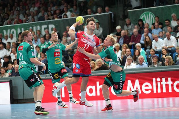 Dani Baijens (TBV Lemgo Lippe 77) gegen v.l. Magnus Gullerud (TSV GWD Minden 21), Christoffer Rambo (TSV GWD Minden 9), Kevin Gulliksen (TSV GWD Minden 44) GER, Handball, 1. Bundesliga, TSV GWD Minden gegen TBV Lemgo Lippe, 29.09.2019 Minden Copyright: xEIBNER JanxStrohdiekx EP_JSK